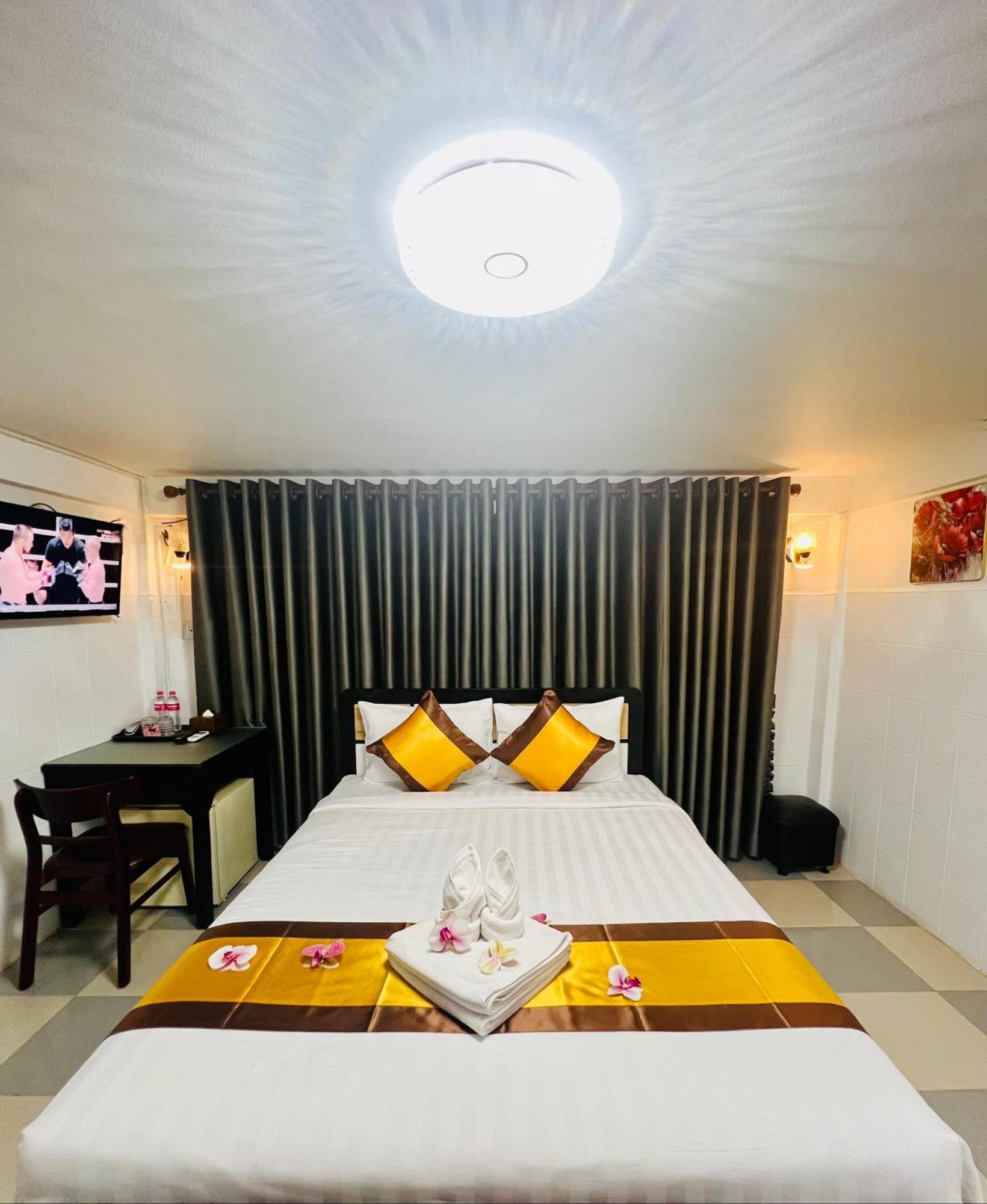 Sun Chakra Boutique Hotel بنوم بنه المظهر الخارجي الصورة
